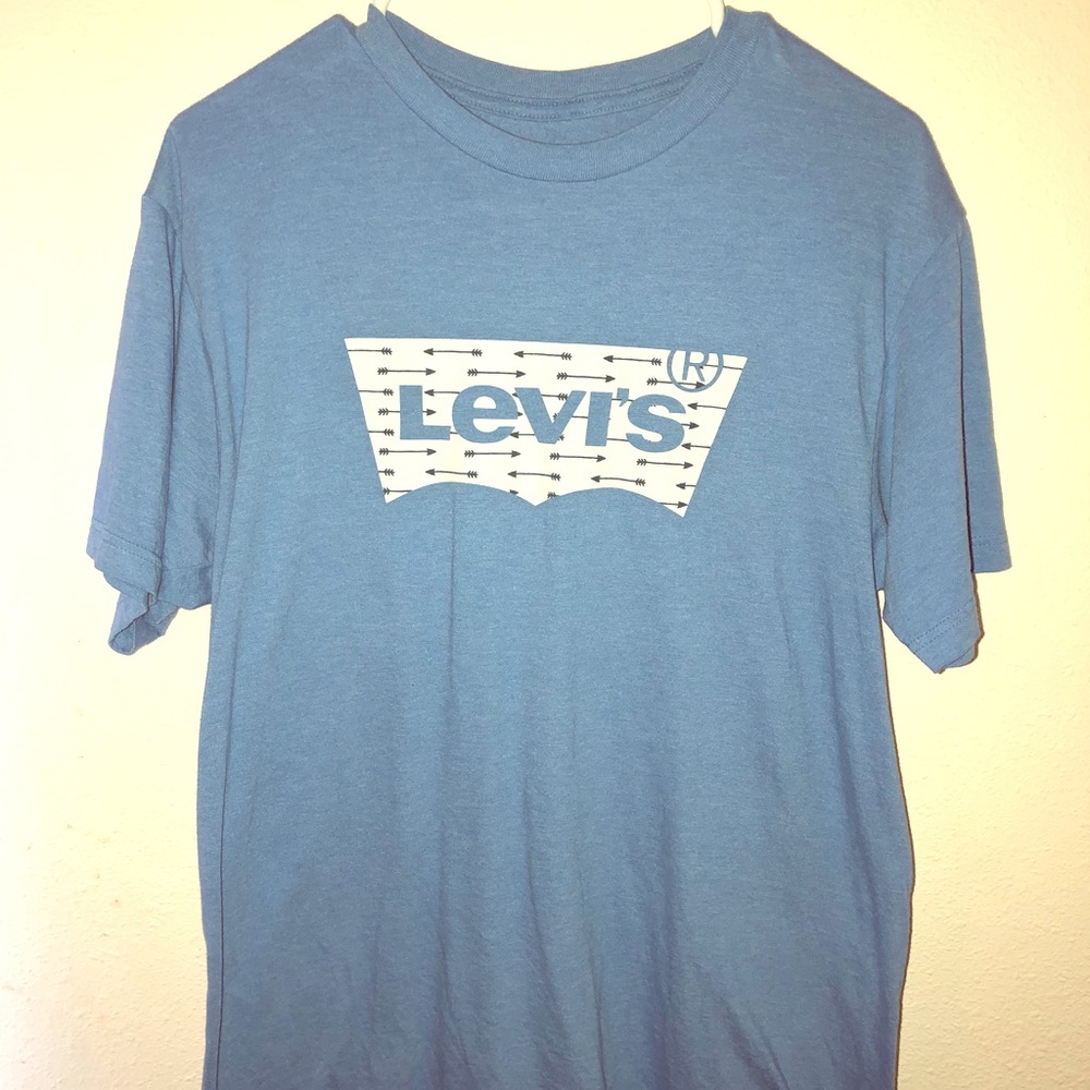 LEVI’S CREWNECK TSHIRT MEDIUM